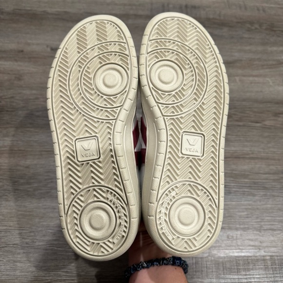 Veja V-12 White Navy Red Lace Up Leather Sneakers - Picture 9 of 9